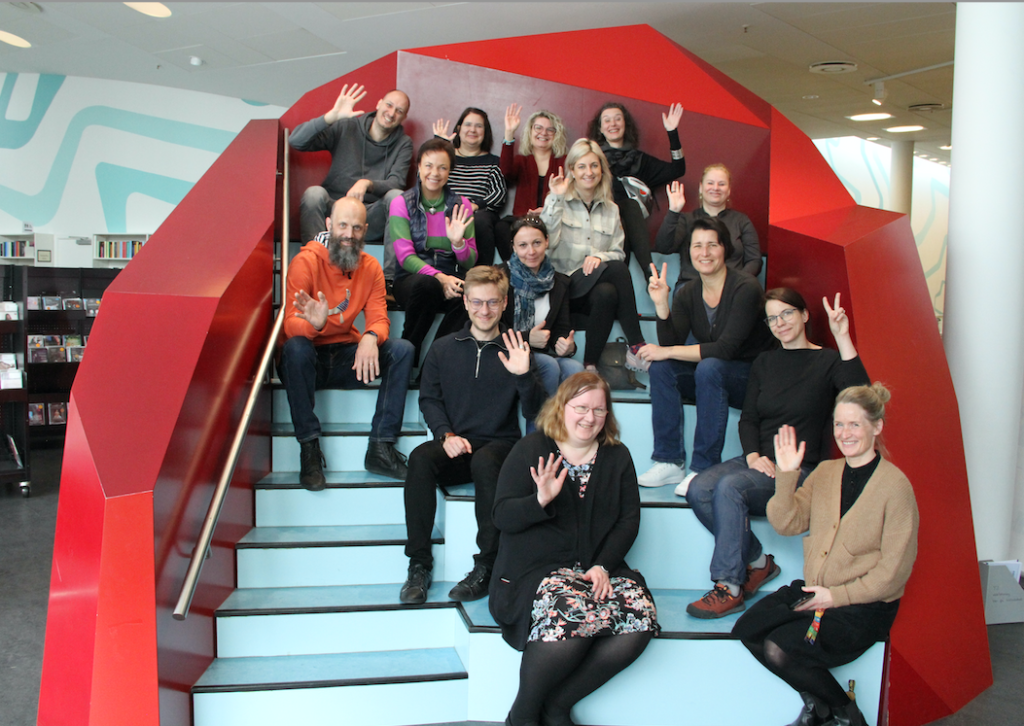 Skupina manažerů a manažerek se díky projektu Erasmus+ Sdružení knihoven ČR podívala i do knihovny Middlefart, kde se od 2019 každý rok v srpnu koná festival Climate Action Day. 